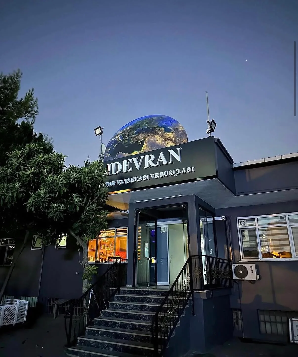 Devran işletme girişi ışıklı tabela
